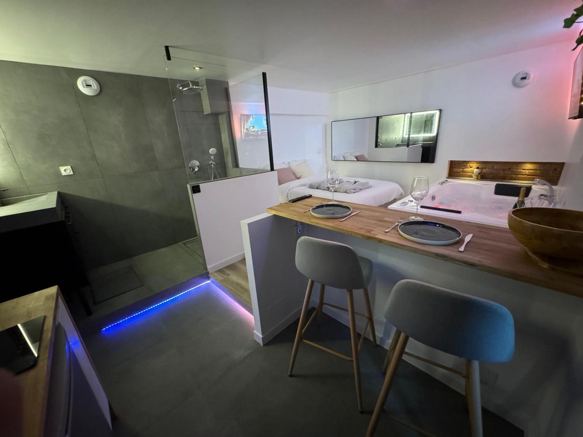 O Romeo - Suite Privee Fougeres Exterior photo