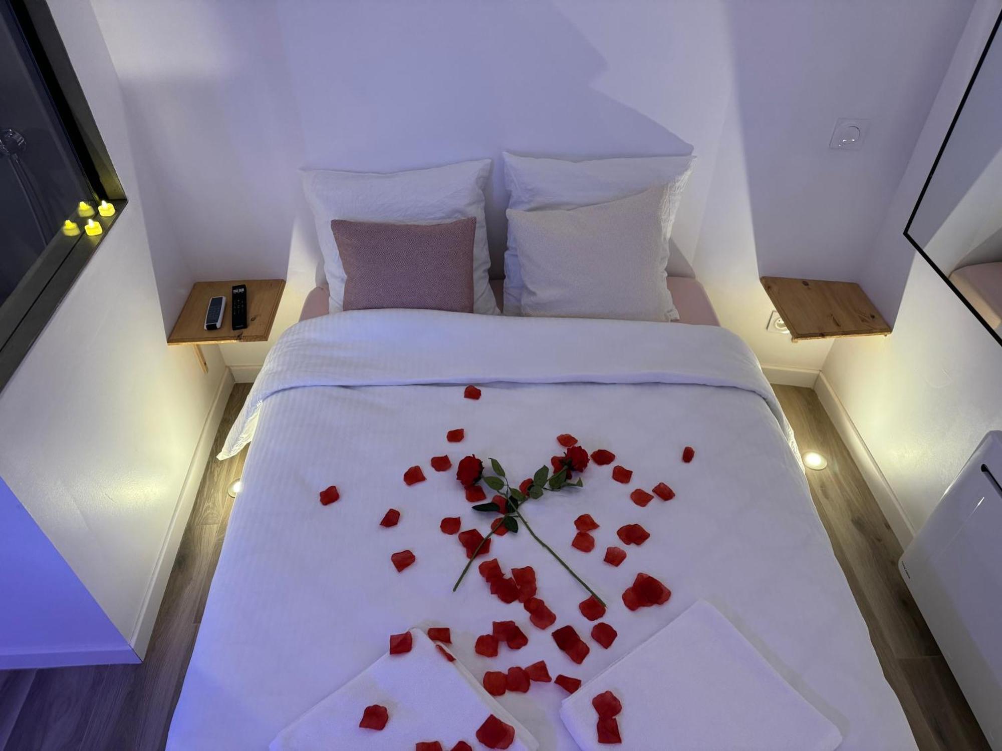 O Romeo - Suite Privee Fougeres Exterior photo