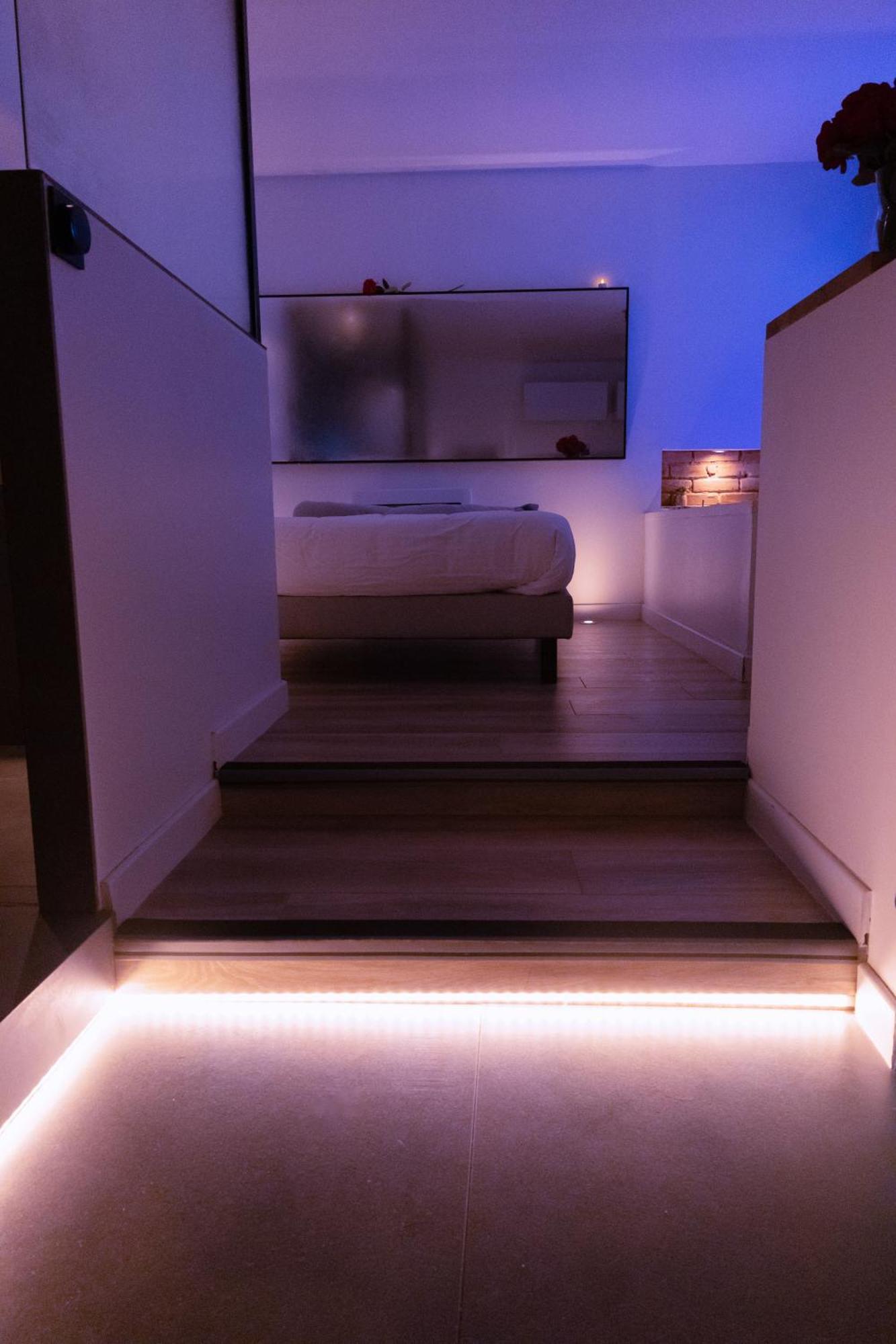 O Romeo - Suite Privee Fougeres Exterior photo